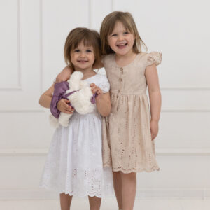 Haftowana sukienka z bawełny (beżowa)